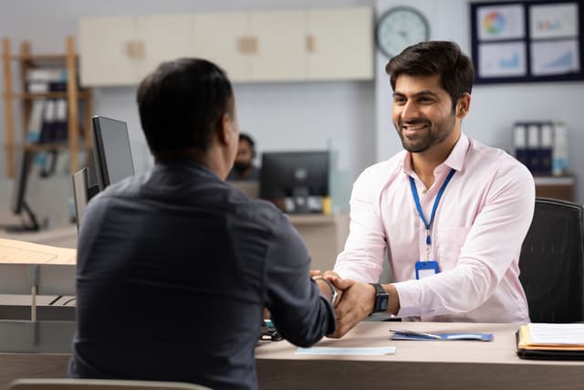 Role of an Insurance Agent in Claims: Complete Guide for Policyholders